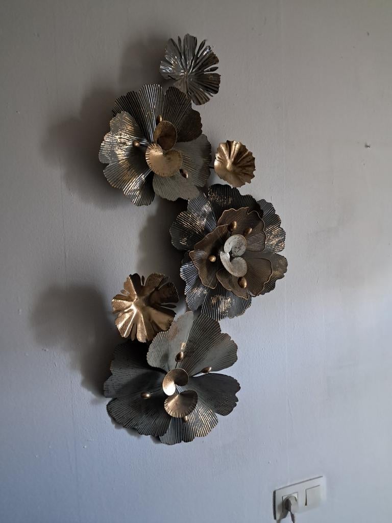 Metalen wanddecoratie bloemen - grijs/goud, Huis en Inrichting, Woonaccessoires | Wanddecoraties, Metaal, Wandsculptuur, Ophalen of Verzenden