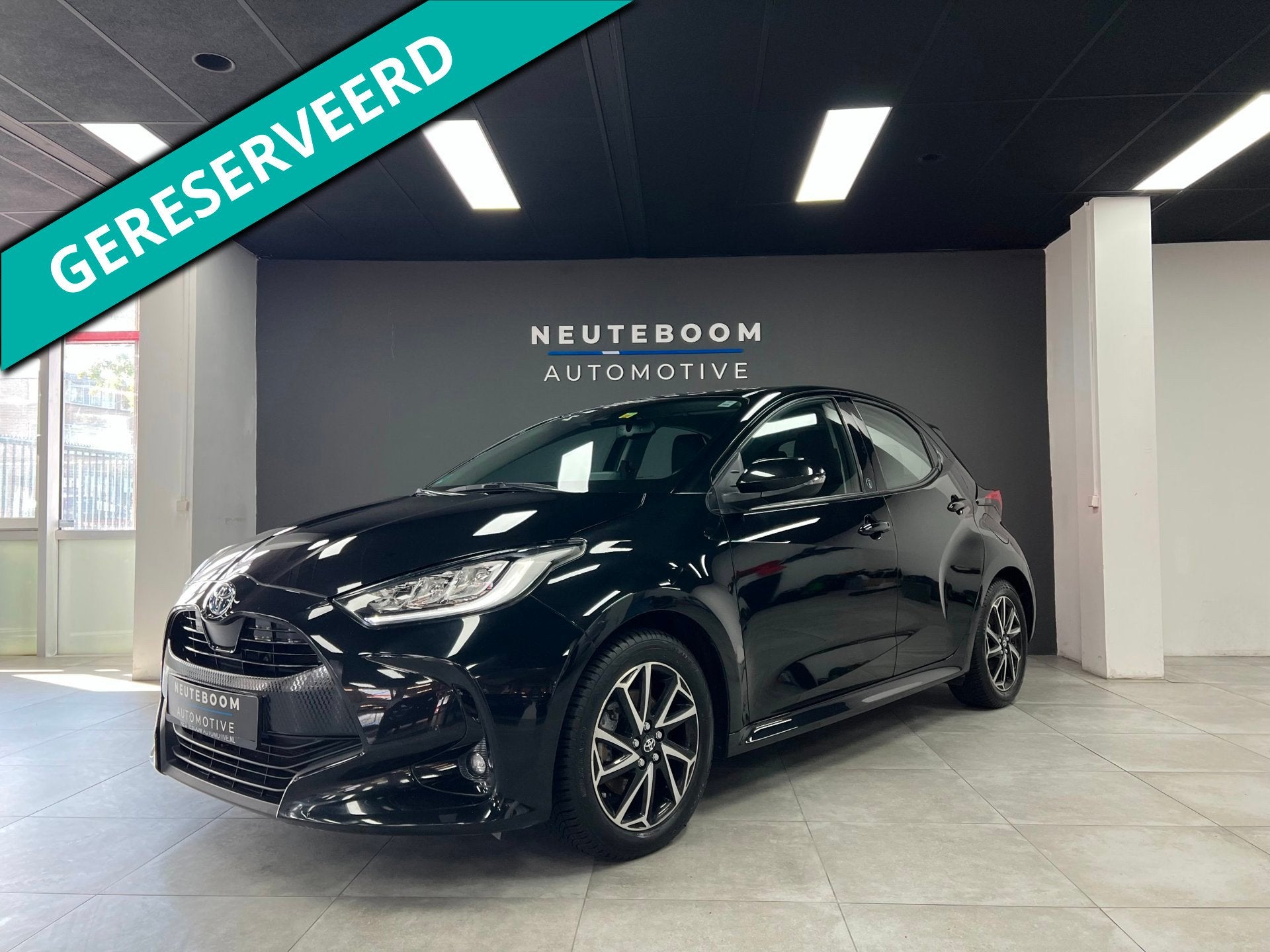 Toyota Yaris 1.5 Hybrid Dynamic | Carplay | Cam | Keyless|, Dealer onderhouden, Stof, Gebruikt, Zwart