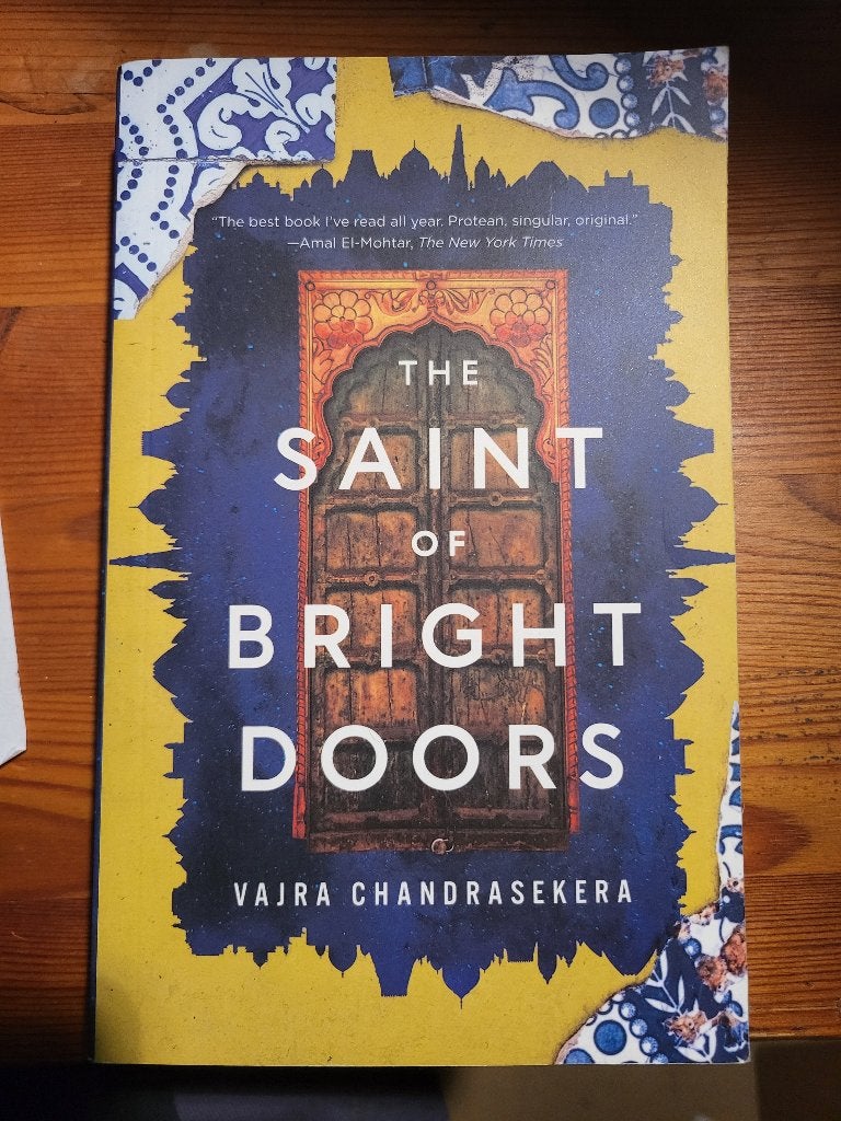 Vajra Chandrasekera - The Saint of Bright Doors, Ophalen of Verzenden, Zo goed als nieuw, Vajra Chandrasekera