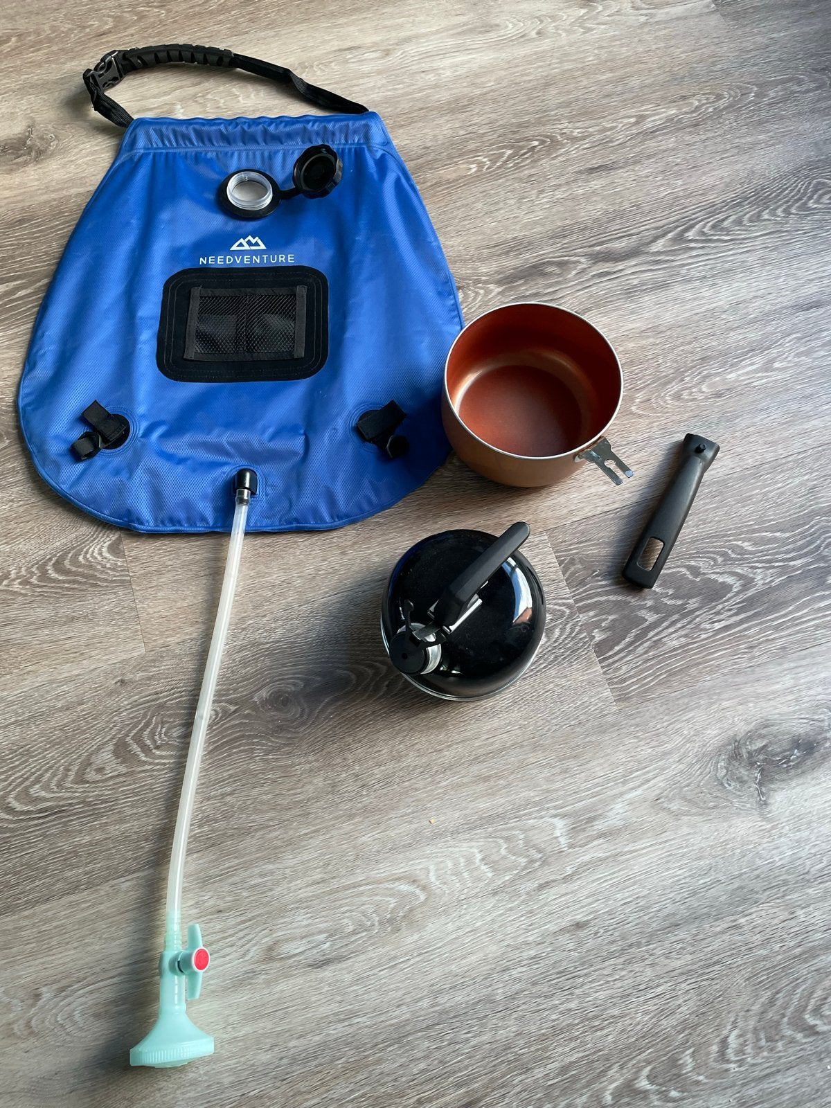 Kampeerspullen: Douchezak, Steelpan, Fluitketel (Nieuw), Ophalen of Verzenden, Zo goed als nieuw