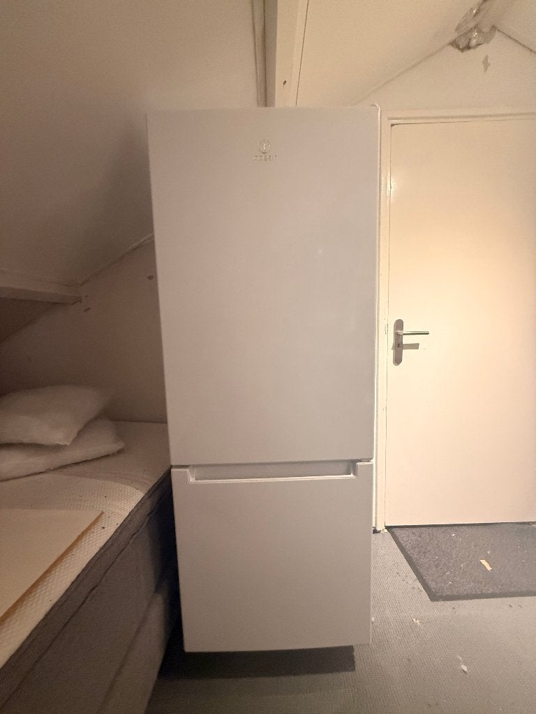 ZGAN Indesit koelkast/vriezer LR6 S2W (weinig gebruikt)