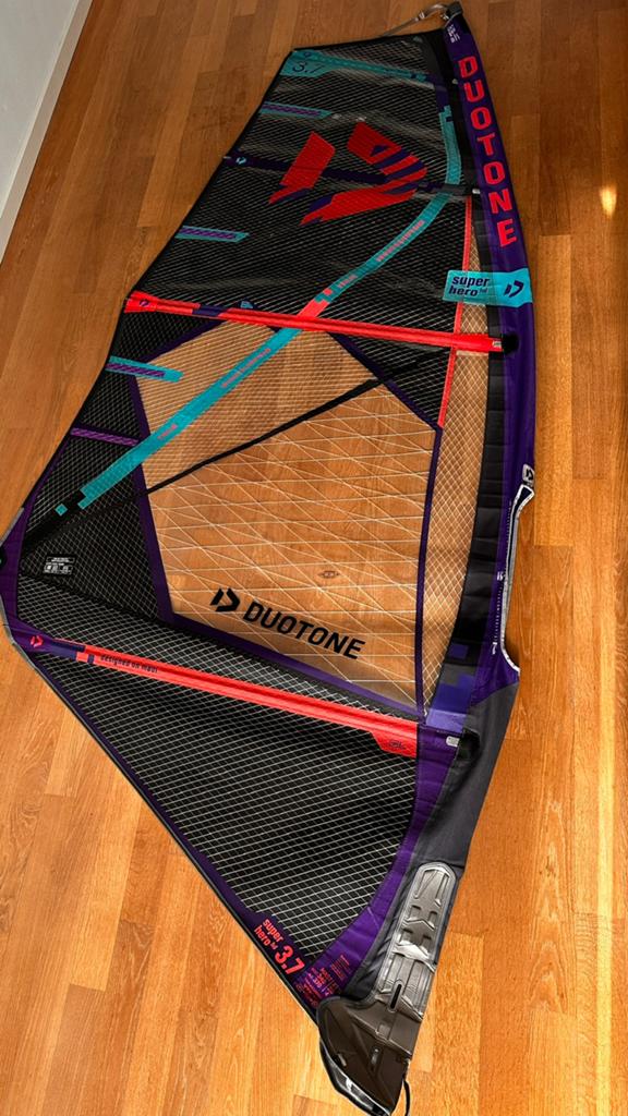 Duotone Super Hero HD 3.7 2025, Watersport en Boten, Gebruikt, 3.5 tot 5 m², Ophalen of Verzenden, Zeil