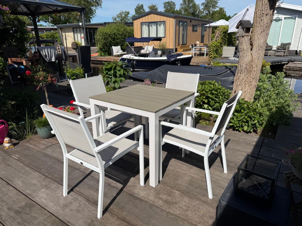 Kees Smit tuinset: aluminium tafel met 4 stapelbare stoelen, Ophalen, 4 zitplaatsen, Gebruikt, Aluminium