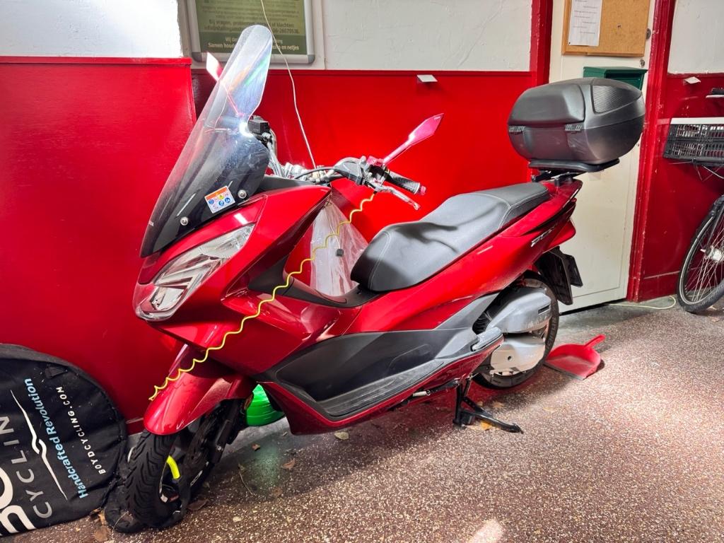 HONDA PCX 125 motorscooter 2017 in topconditie, Fietsen en Brommers, Scooters | Overige merken, Ophalen, Honda, 125 cc, Zo goed als nieuw