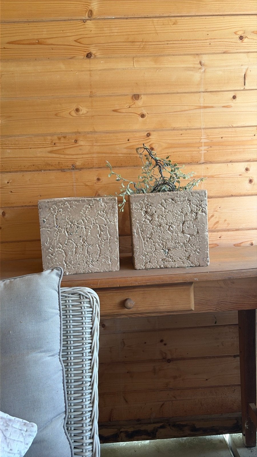 Set van 2 robuuste kandelaars/waxinelichthouders, Beige, Ophalen of Verzenden, Zo goed als nieuw, Steen/keramiek