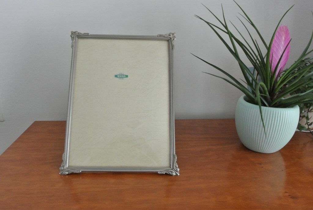 Vintage fotolijst, bol glas, hoek ornamenten 18x24., Ophalen of Verzenden, Glas, Fotolijst