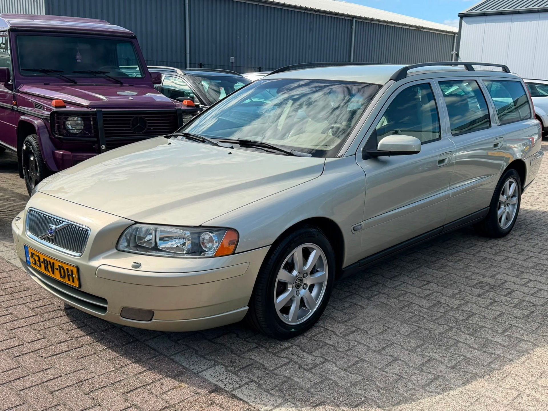 Volvo V70 2.4D Summum 2005 Automaat Nieuwe D-Riem APK 09-27, Diesel, 2401 cc, Stoelverwarming, Onderhoudsboekje