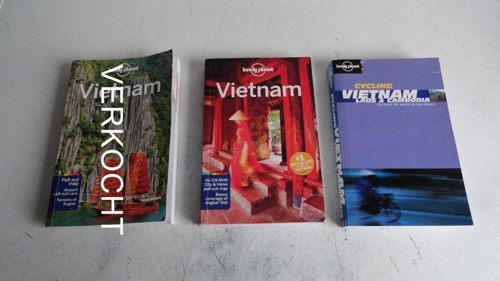 Vietnam, Lonely Planet reisgidsen, 2 stuks, Gelezen, Lonely Planet, Ophalen of Verzenden, Reisgids of -boek