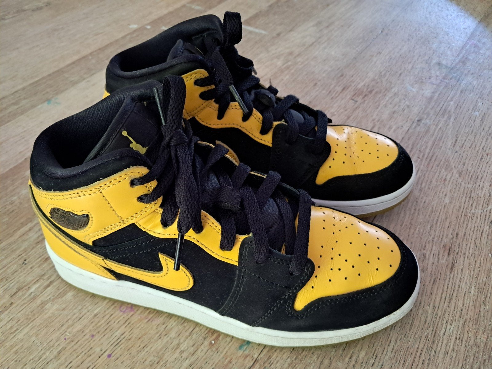 Jordan 1 Mid SE New Love, Zwart, Ophalen of Verzenden, Nike Air Jordan, Sneakers of Gympen