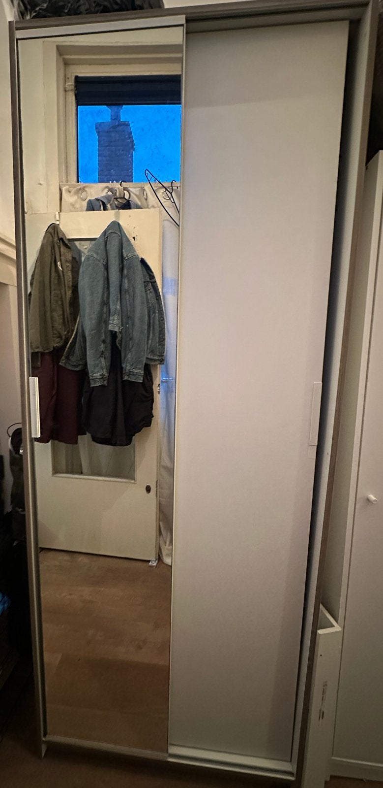 Ikea kledingkast met schuifdeuren en spiegel, Ophalen, Met plank(en), Gebruikt, 100 tot 150 cm