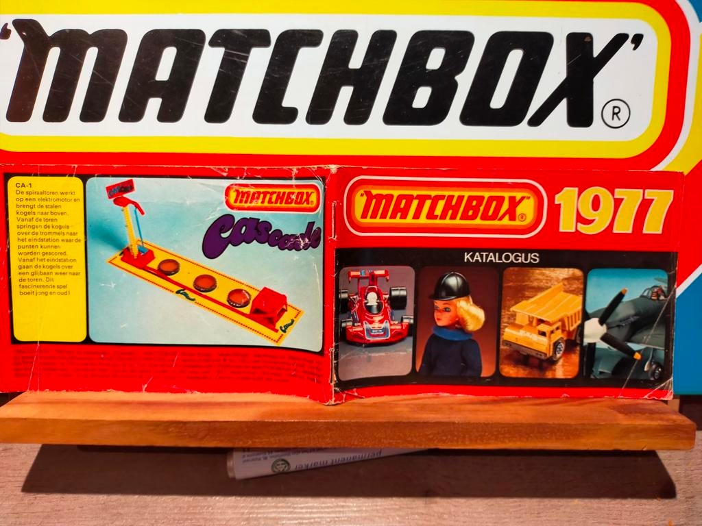 Lesney Matchbox Katalogus 1977 Nederlands, Gelezen, Ophalen of Verzenden, Lesney products England., Catalogus