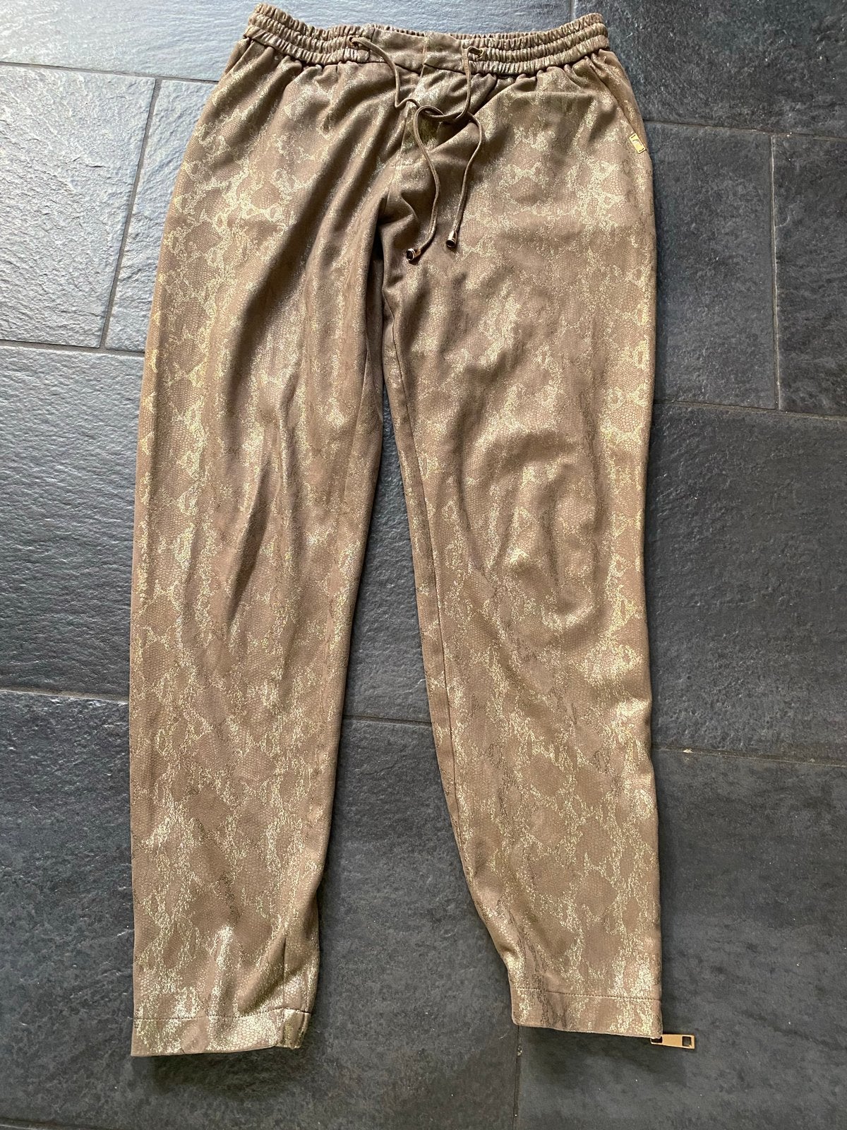 Josh V Gouden Feestbroek - Maat M - Nieuw, Ophalen of Verzenden, Nieuw, Maat 38/40 (M), Goud