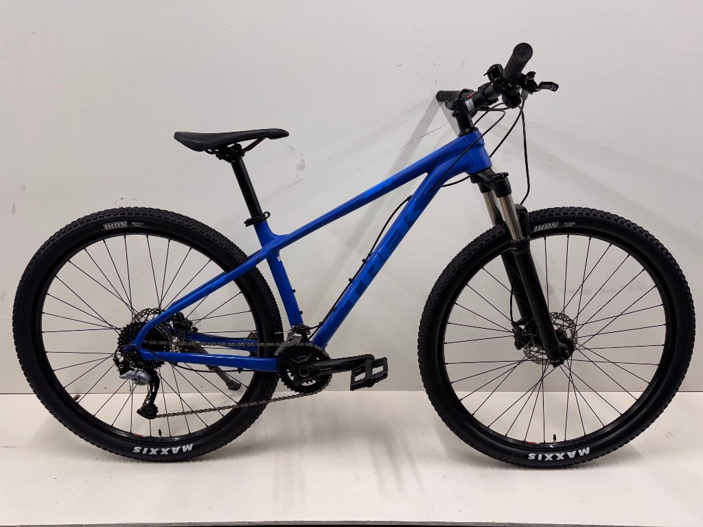 Foto 2 van Trek X-caliber 7 mountainbike Nieuwstaat 16 versnellingen