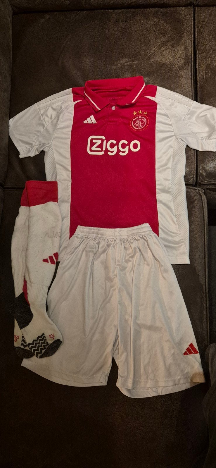 Ajax officieel tenue voor 12-jarige - shirt, broekje, sokken, Kinderen en Baby's, Kinderkleding | Overige, Ophalen of Verzenden