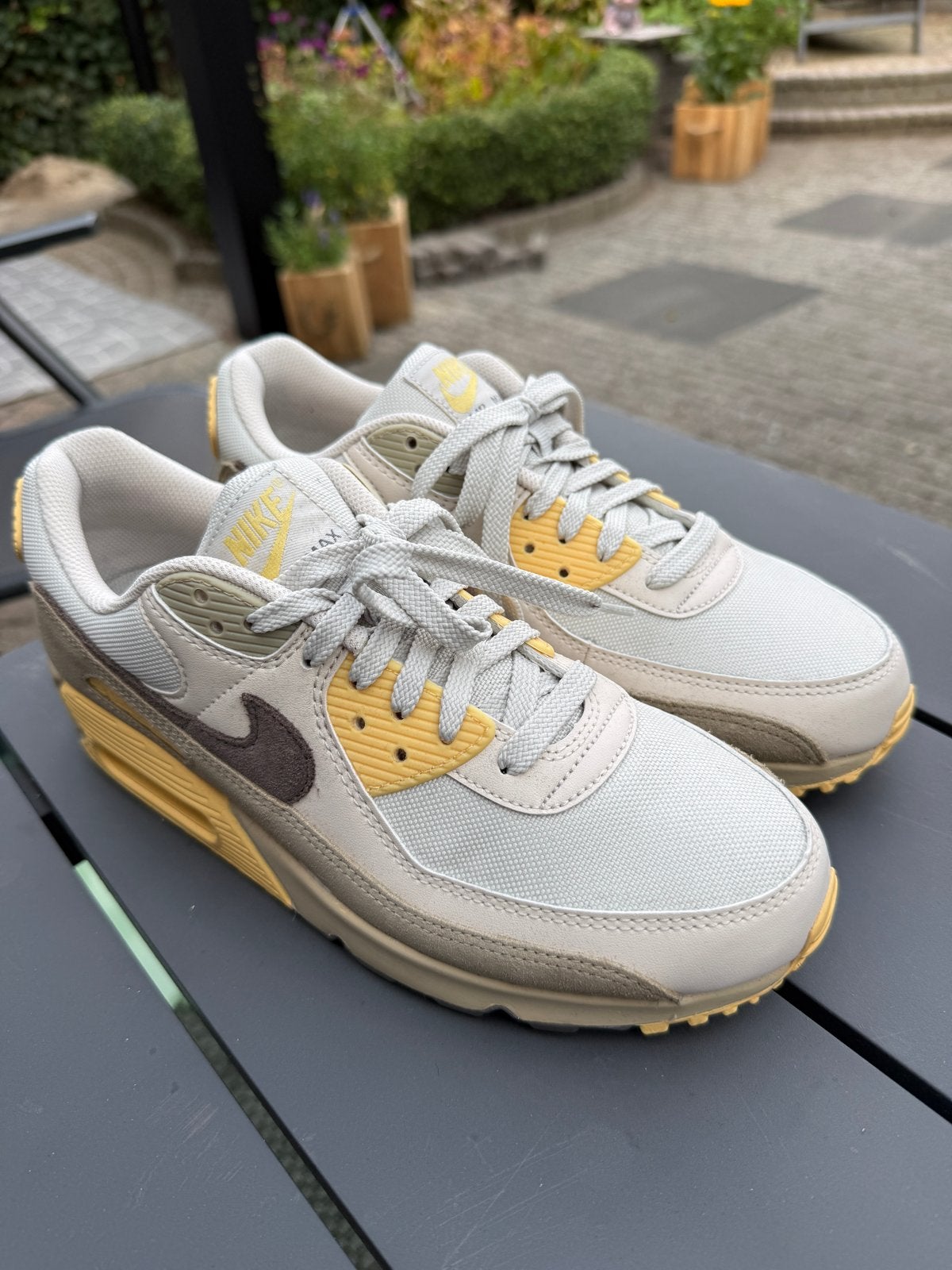 Nike Air Max 90 sneakers - Zo goed als nieuw, Ophalen of Verzenden, Zo goed als nieuw, Beige, Sneakers of Gympen