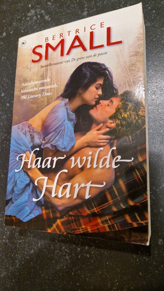 Haar wilde hart - Bertrice Small, Ophalen of Verzenden, Zo goed als nieuw, Bertrice Small
