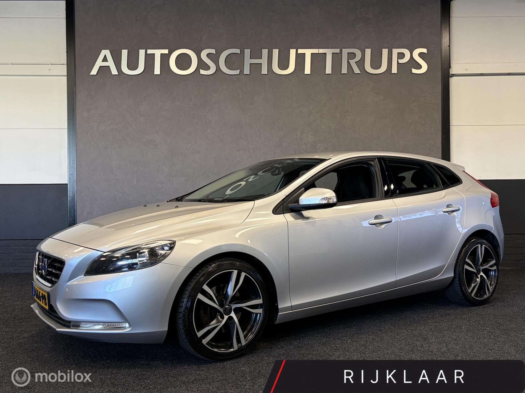 Volvo V40 1.6 T2 Momentum LMV / NAVI / AIRCO / CRUISE / NETT, Auto's, Voorwielaandrijving, Stof, Gebruikt, Zwart