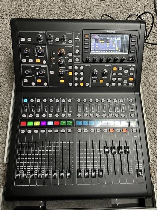 moet nu weg! Midas M32R mixer in flightcase op wielen, Ophalen, Gebruikt, 20 kanalen of meer, Microfooningang