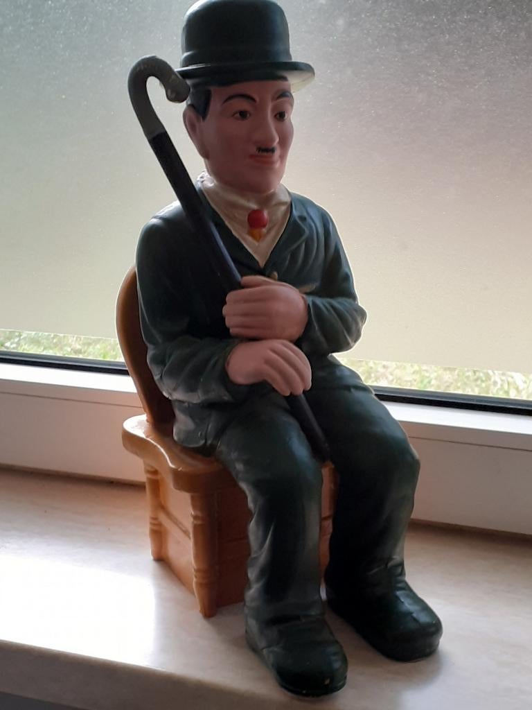 Vintage Charlie Chaplin beeldje op stoel, Ophalen
