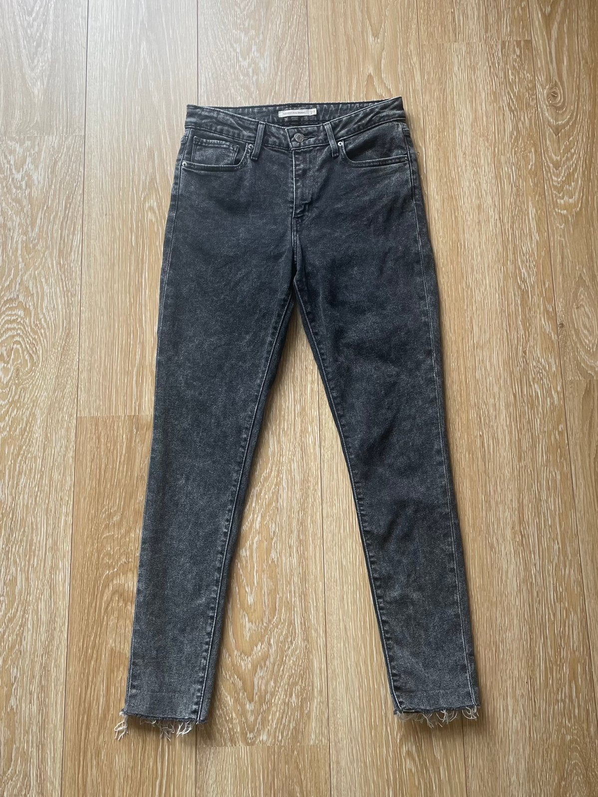 Levi’s 721 high rise skinny donkergrijs maat 27, Ophalen of Verzenden, Nieuw, Grijs, W27 (confectie 34) of kleiner