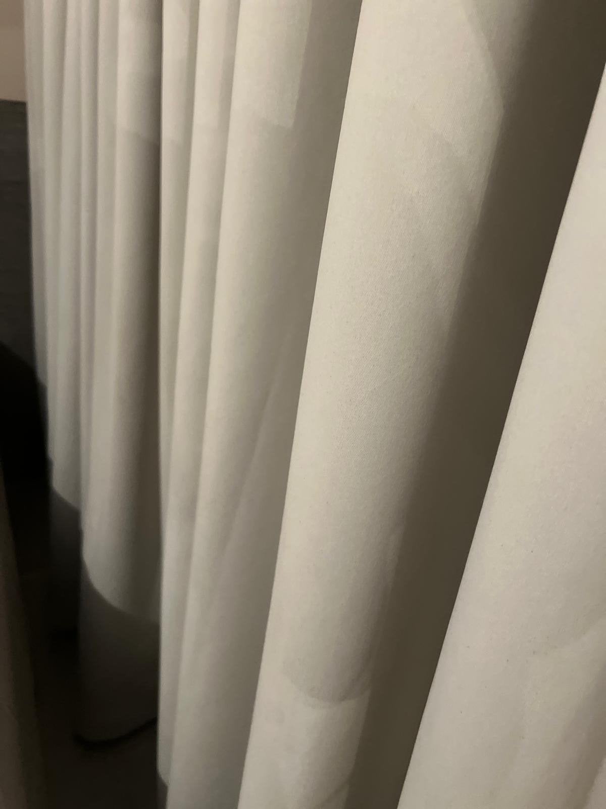 4x Lichtgrijze Verduisterende Gordijnen - 300x245 cm, Huis en Inrichting, Verduisterend, Ophalen of Verzenden, Zo goed als nieuw