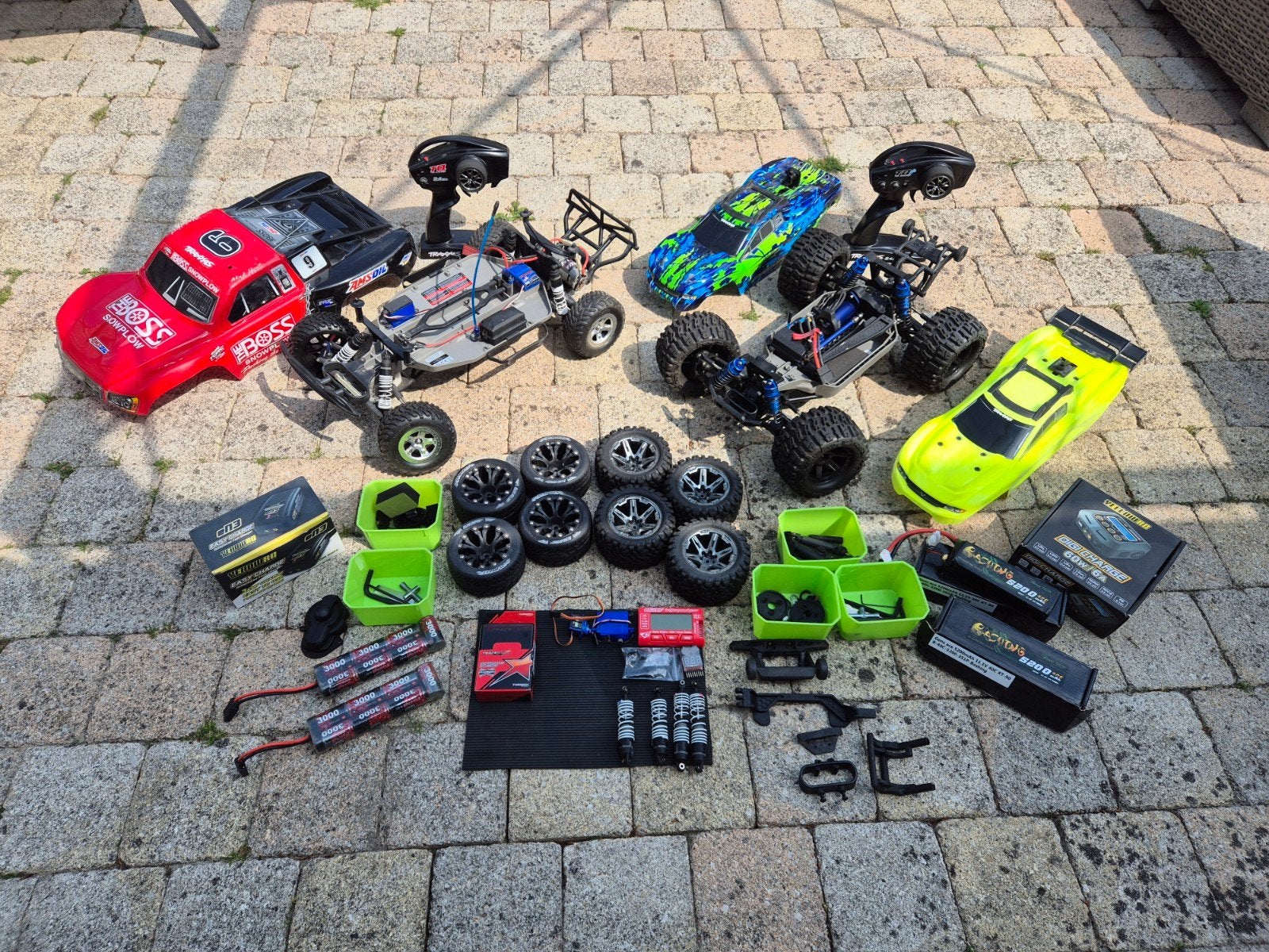 Gehele hobby te koop! Traxxas Rustler 4x4 VXL + Slash 2wd, Hobby en Vrije tijd, Modelbouw | Radiografisch | Auto's, Gebruikt, Auto offroad