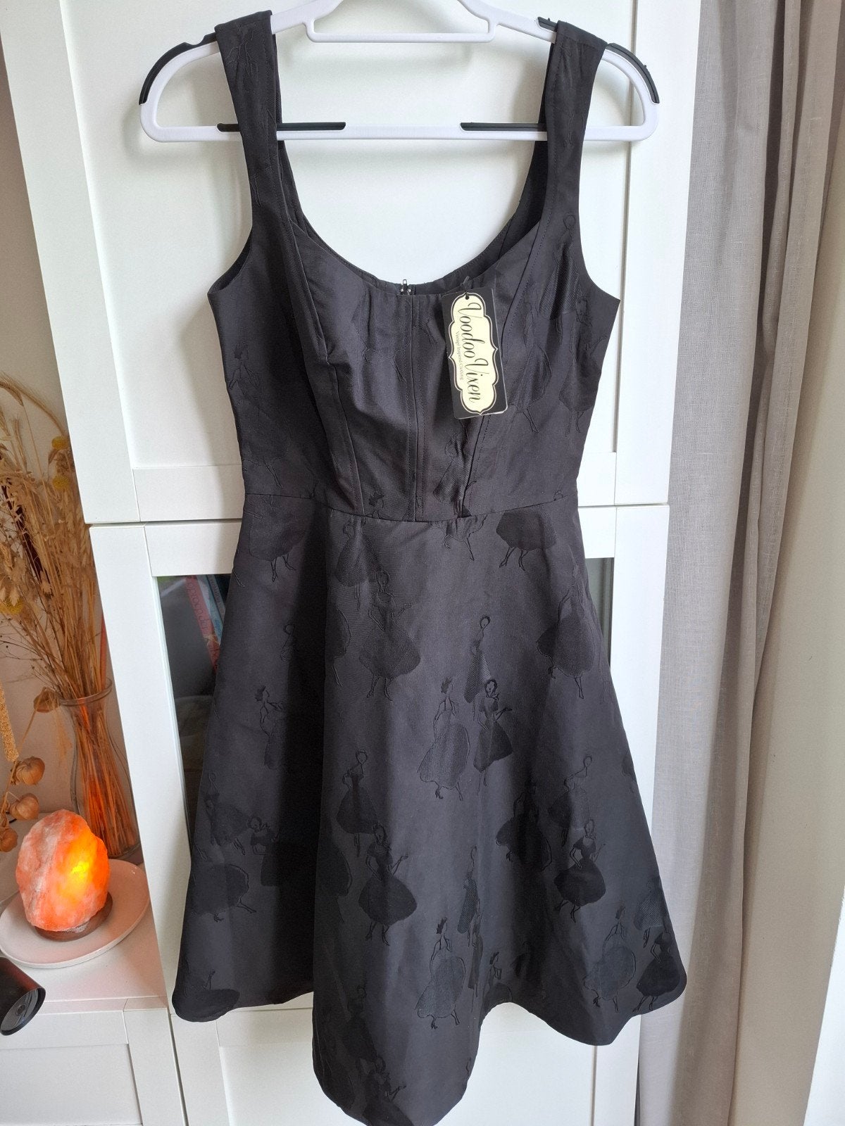 Voodoo Vixen Zwarte Jacquard Jurk met zakken Maat M – Nieuw, Maat 38/40 (M), Voodoo Vixen, Zwart, Nieuw