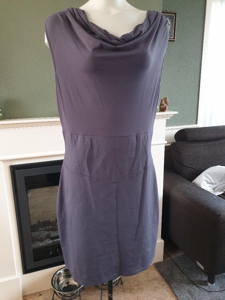 Sao Paulo mooie grijze mouwloze jurk mt 42 L XL, Maat 38/40 (M), Verzenden, Zo goed als nieuw, Knielengte