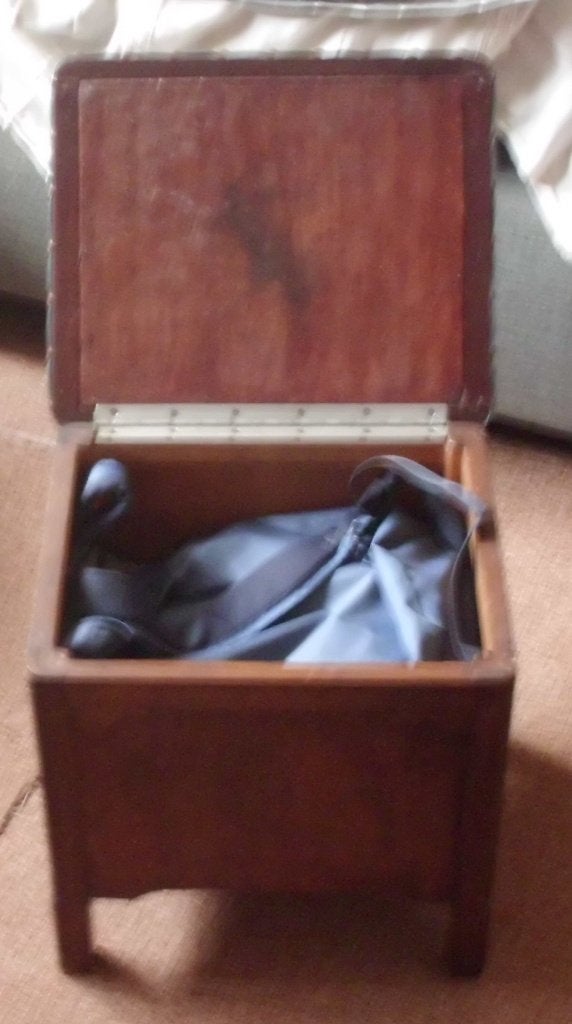 Engelse kruk met schapenleer bekleed., Antiek en Kunst, Ophalen of Verzenden