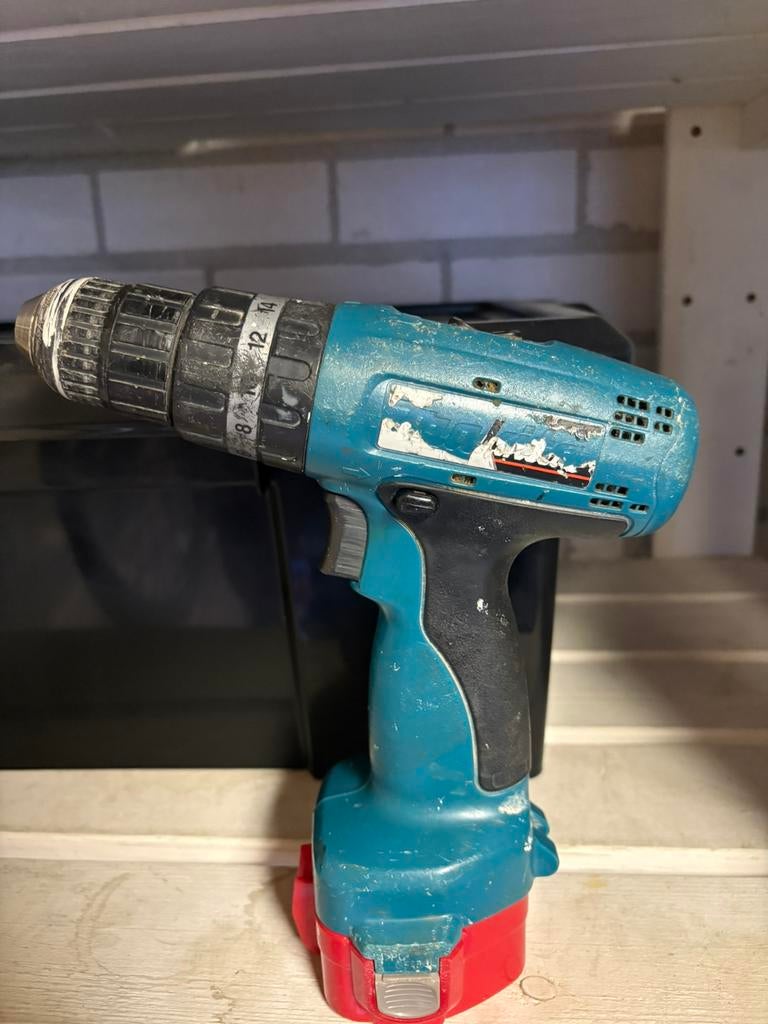 Makita schroef- en boormachine 12V met lader en 2x 12v accu, Ophalen, Zo goed als nieuw, Minder dan 400 watt, Boor- en Schroefmachine