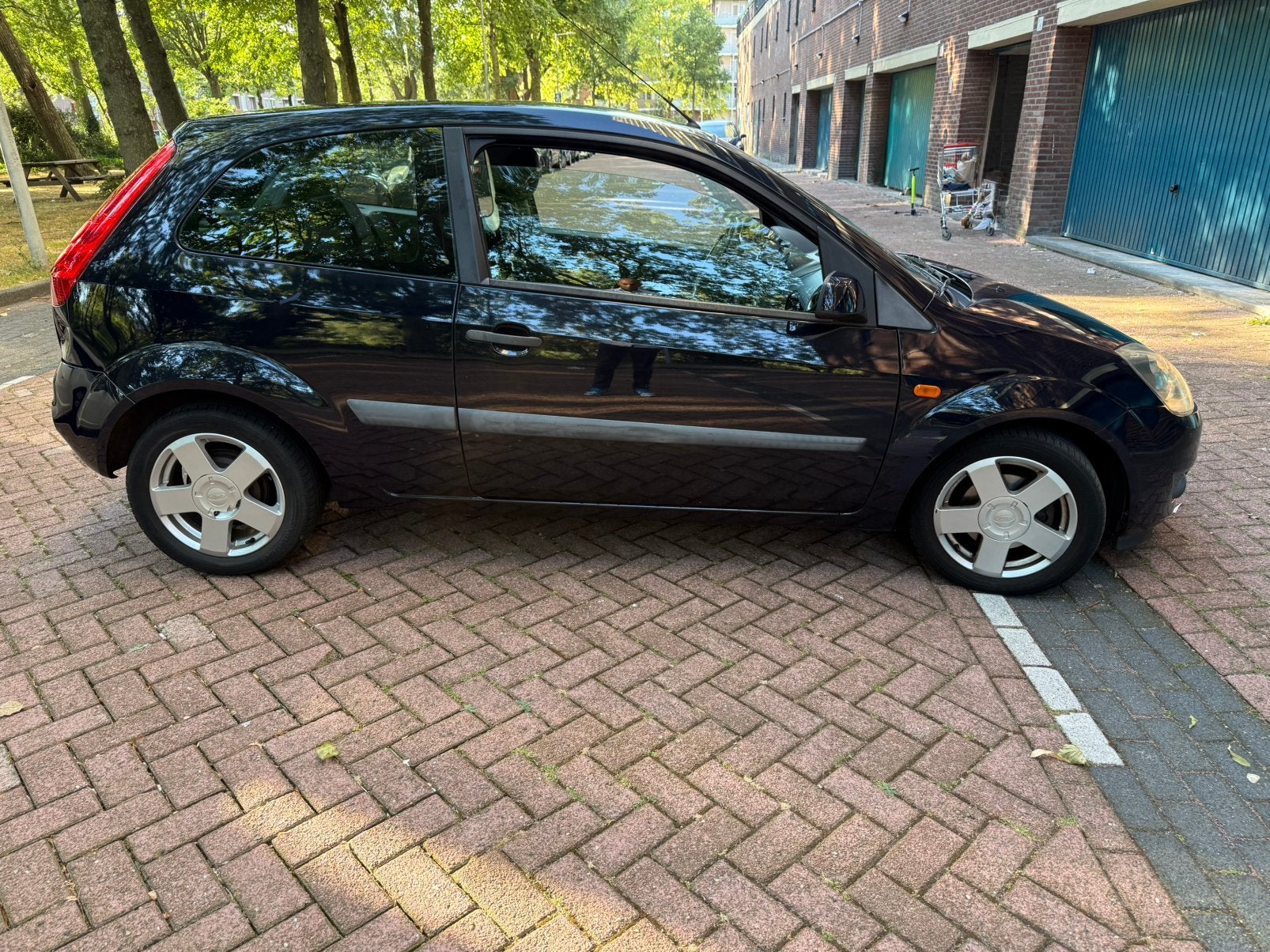 Ford Fiësta 1.3 8V 3DR 2006 Blauw, Auto's, 1299 cc, Stof, 40 €/maand, Mistlampen