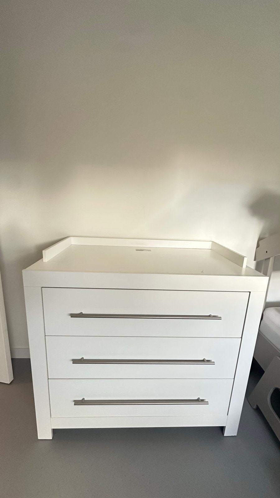Witte Commode en Kledingkast Set, Ophalen, 70 cm of meer, Opstaande rand, 100 cm of meer