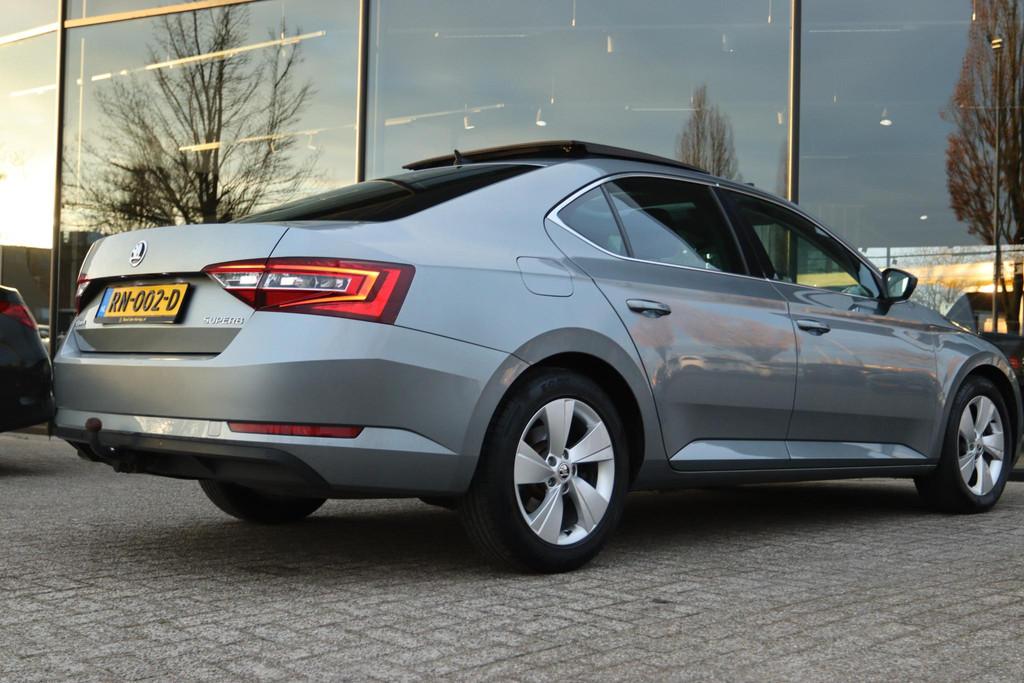 SKODA SUPERB 1.6 TDI AMBITION BUSINESS | PANO | CARPLAY | XE, Auto's, Voorwielaandrijving, Stof, Gebruikt, 4 cilinders