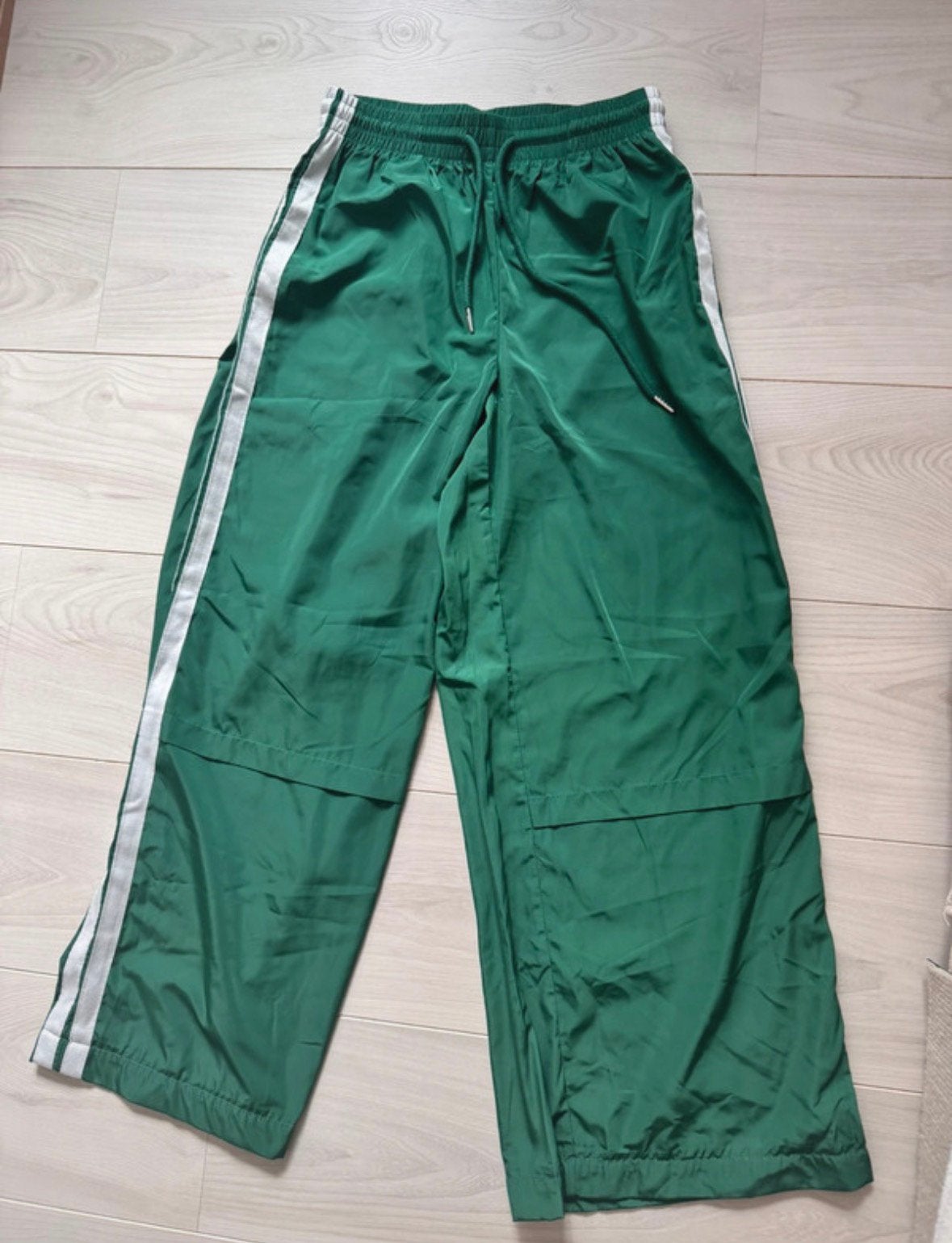 Edikted track pants groen, Verzenden, Nieuw, Maat 36 (S), Lang