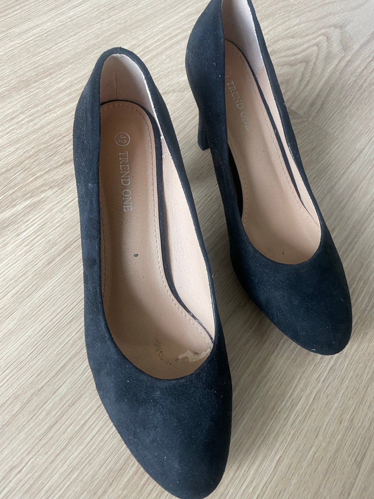 Zwarte hakken maat 42 met gebruikerssporen - Trend One, Ophalen of Verzenden, Gedragen, Zwart, Pumps