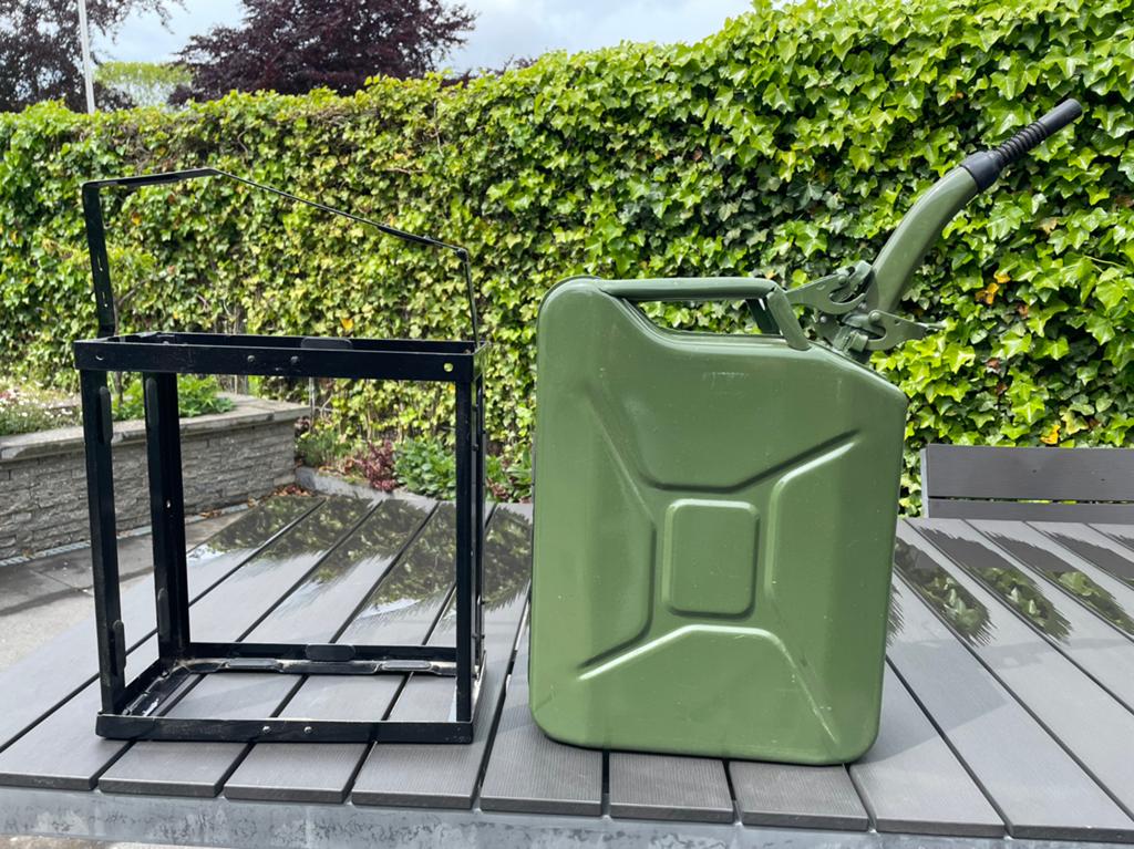 20L Stalen Jerrycan / Benzinekan + Houder – ongebruikt, Ophalen of Verzenden, Nieuw