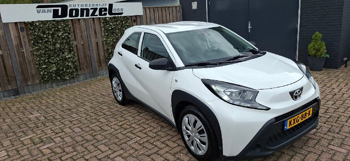 Toyota Aygo X 1.0 VVT-i MT Car-play (bj 2022), Auto's, Dealer onderhouden, Stof, Gebruikt, Wit