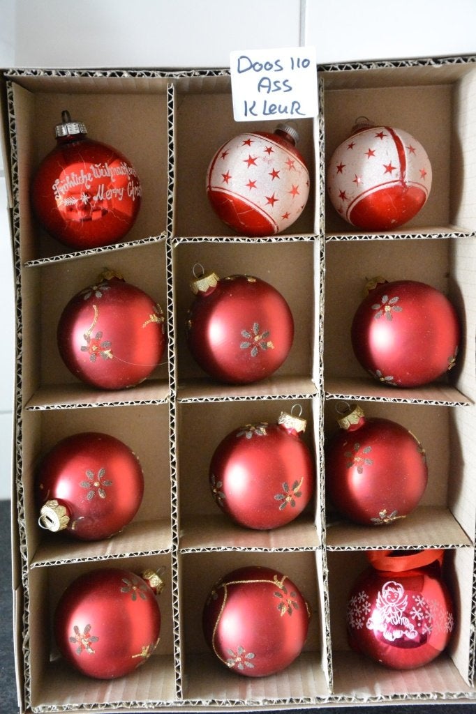Kerstballen gekleurd Doos 110, Ophalen of Verzenden, Zo goed als nieuw