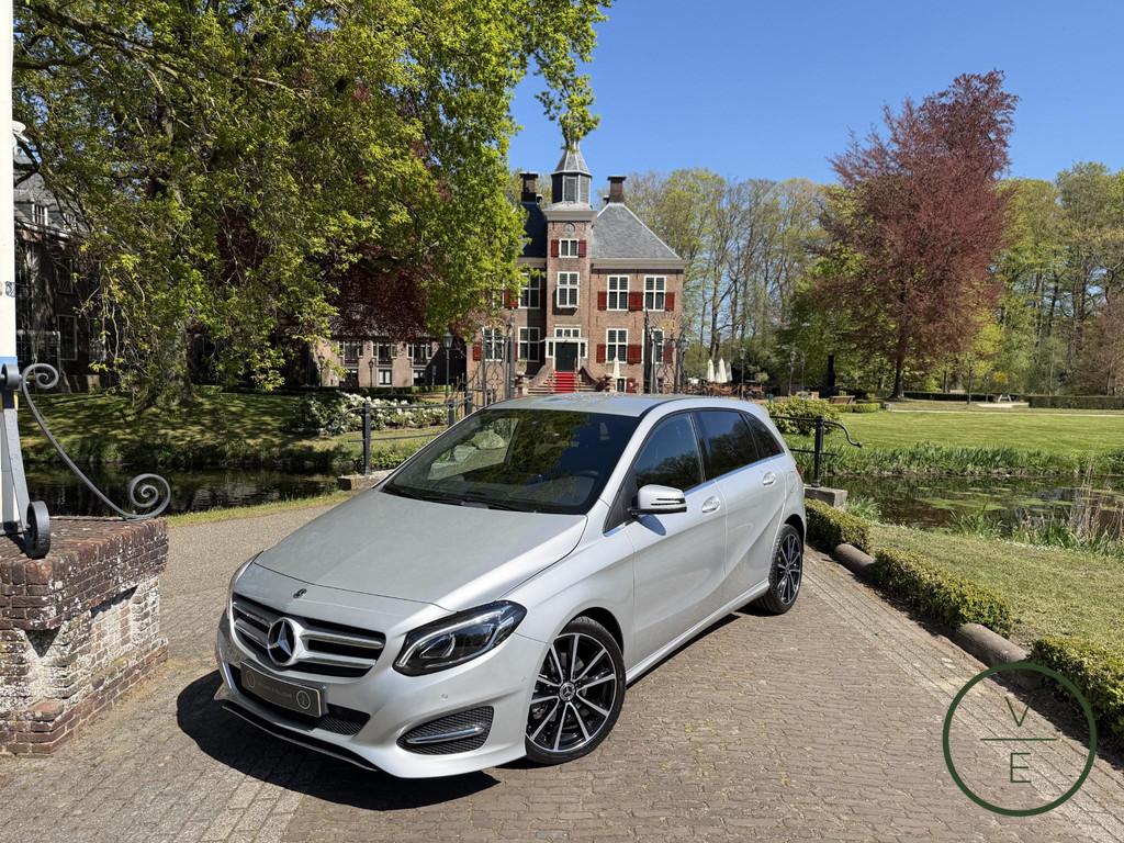 Mercedes-Benz B-klasse 180 AMG Line | 49.000KM ! | Trekhaak, 1325 kg, Gebruikt, 4 cilinders, Leder en Stof