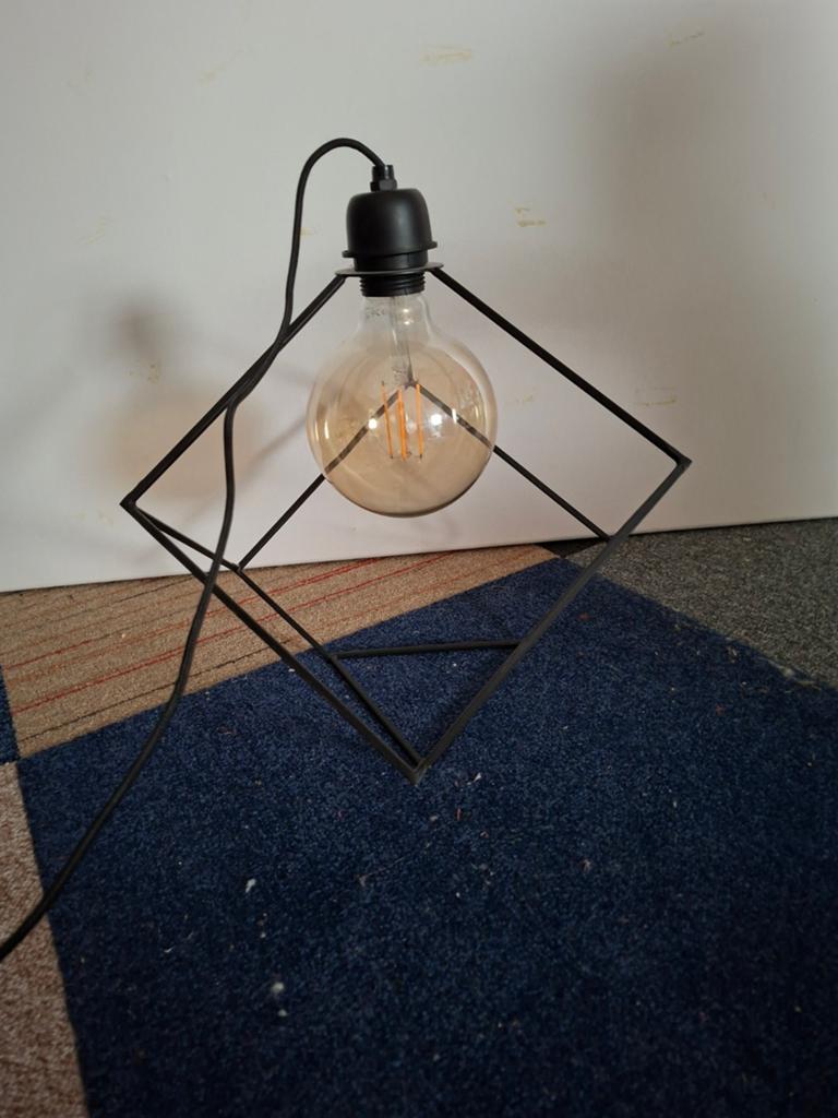 Industriële tafellamp met Edison gloeilamp, Huis en Inrichting, Industrieel, Modern, Minimalistisch, Ophalen of Verzenden, Zo goed als nieuw