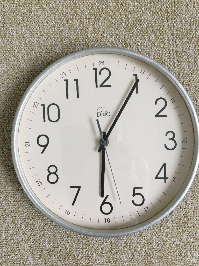 keukenklok kantoorklok Ditto 26 cm, Ophalen of Verzenden, Zo goed als nieuw, Kunststof