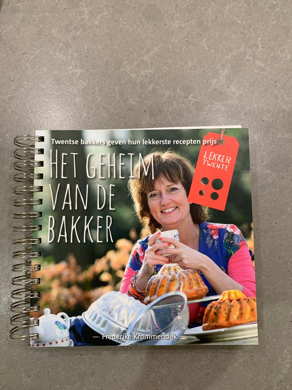 Het Geheim van de Bakker - Lekker Twente Bakboek, Ophalen of Verzenden, Zo goed als nieuw, Nederland en België, Taart, Gebak en Desserts
