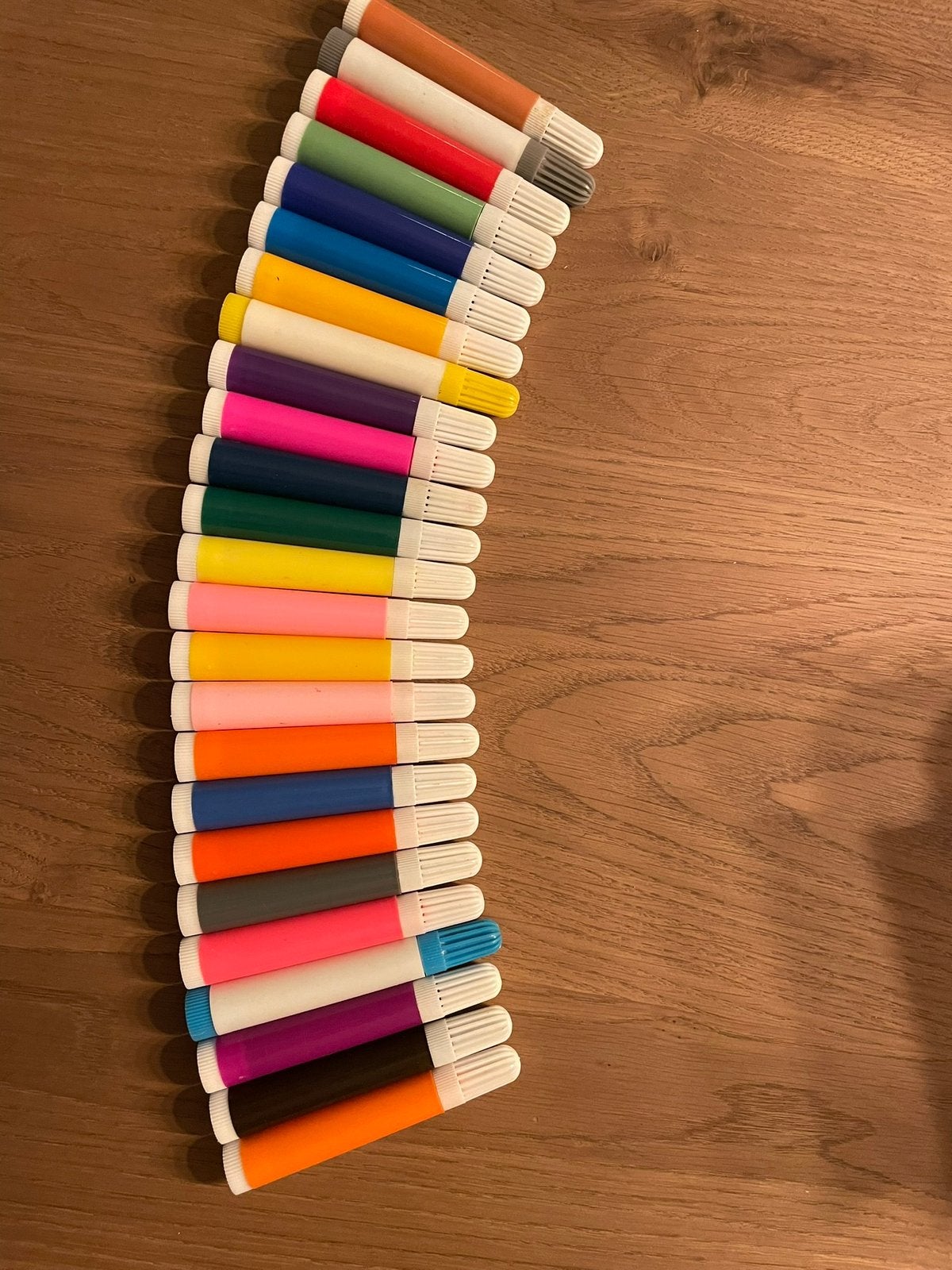 Set van 24 Kleurstiften - Diverse Kleuren, Ophalen of Verzenden, Zo goed als nieuw, Potlood of Stift