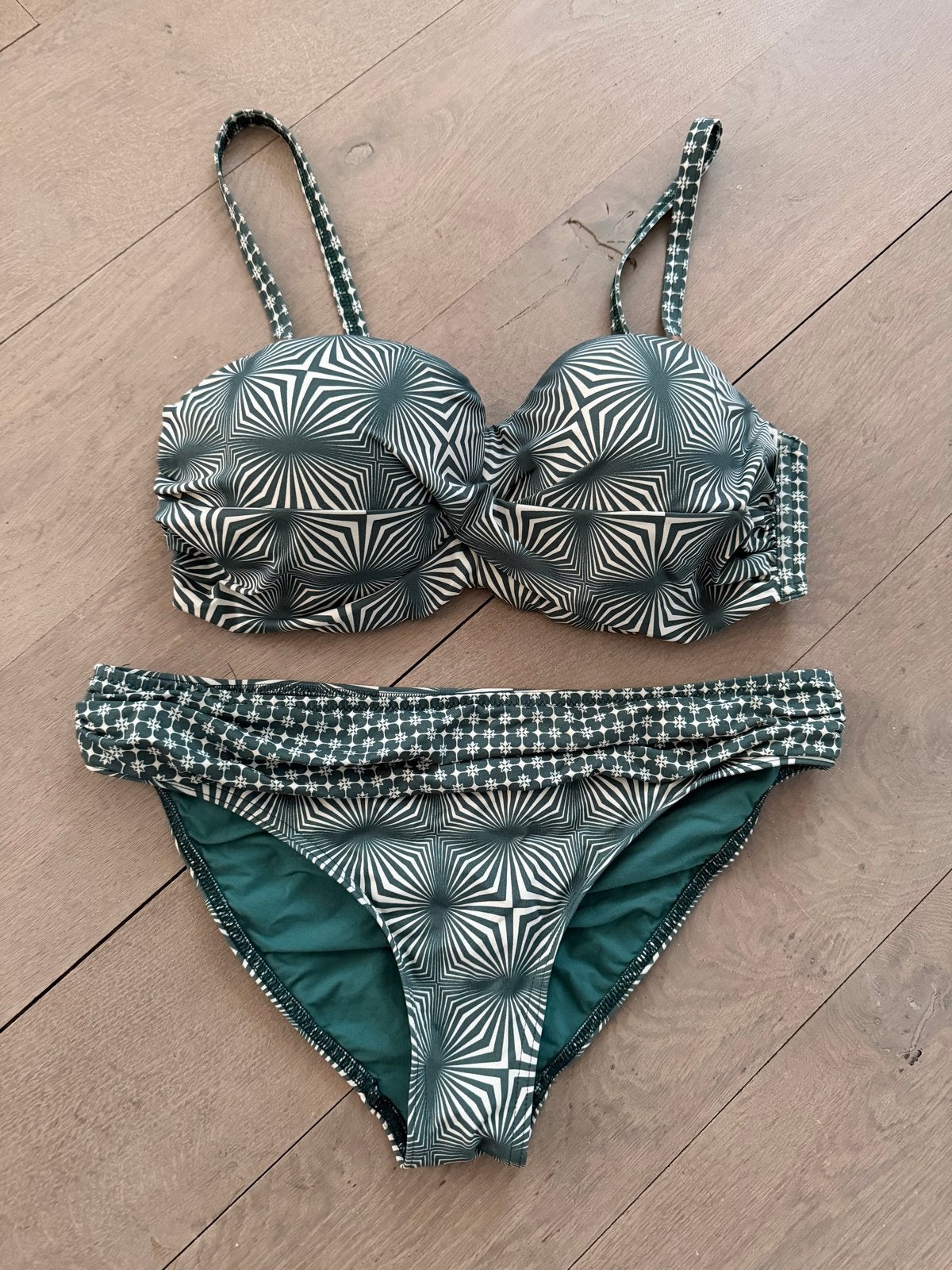 Bikini van Cyell, maat 40 en 40D, Ophalen of Verzenden, Zo goed als nieuw, Groen, Bikini