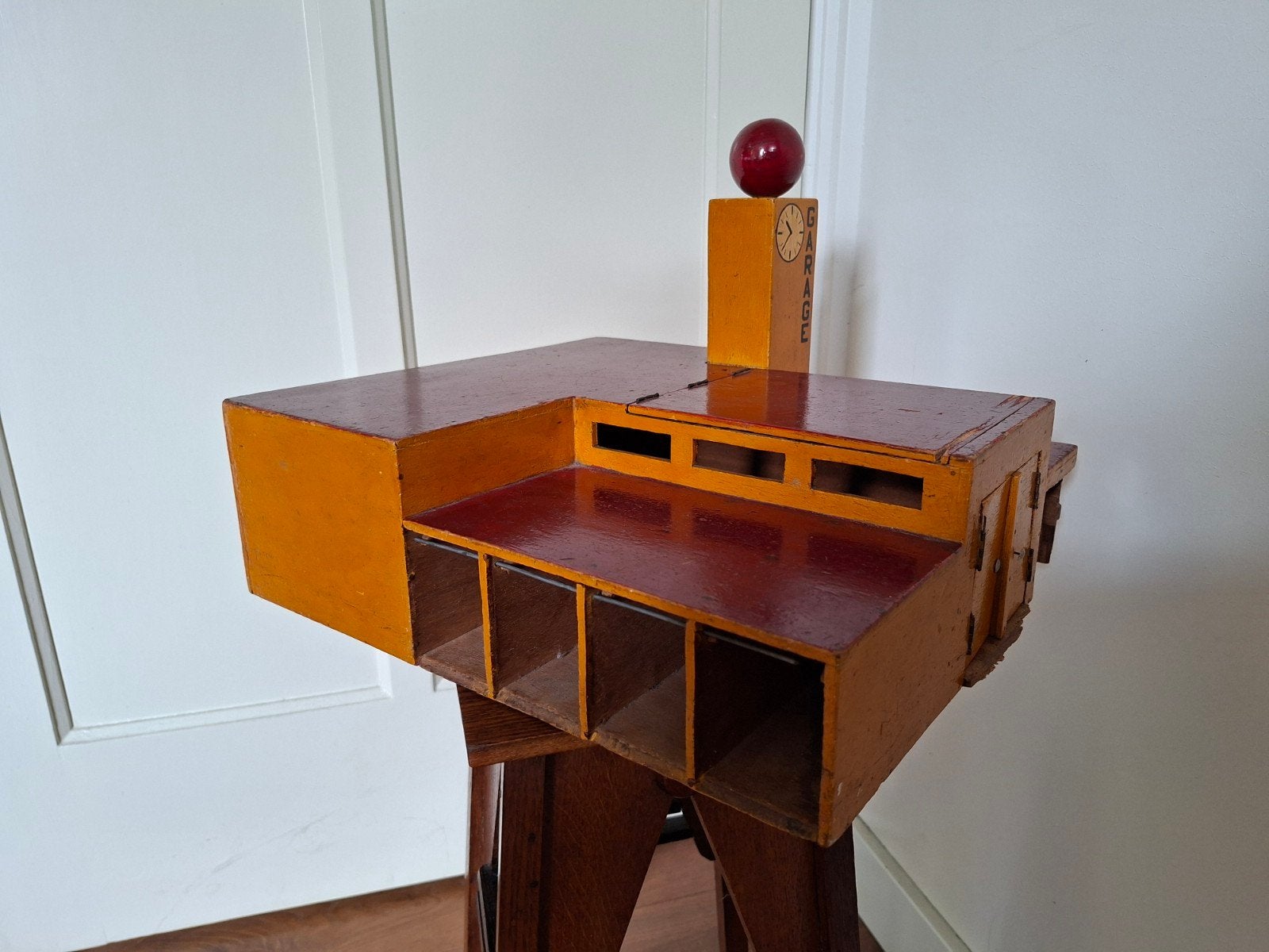 Vintage garage,  beetje als ADO / Verzuu / de Stijl, Antiek en Kunst, Ophalen of Verzenden