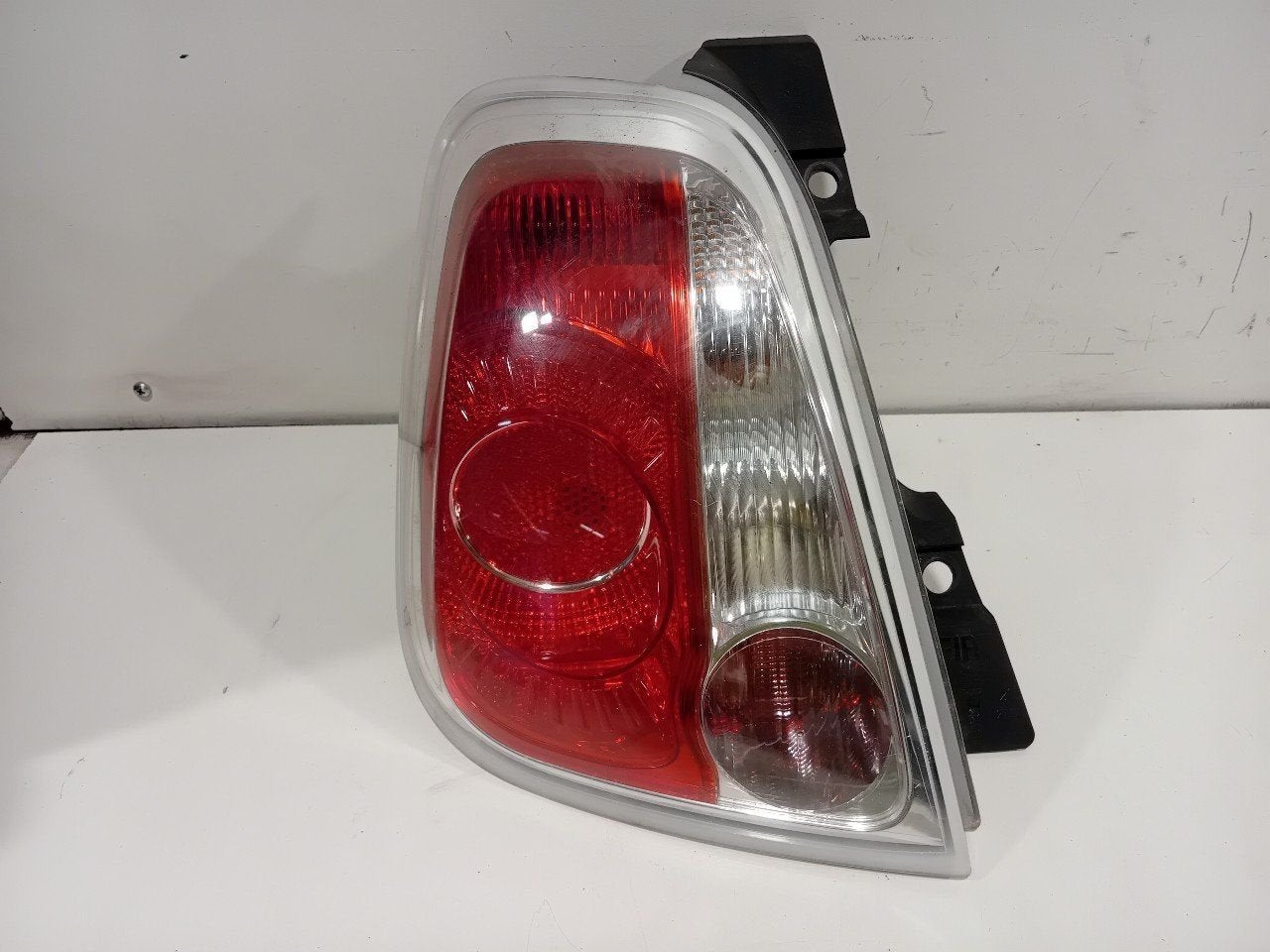 Achterlicht links buiten Fiat 500, Auto-onderdelen, Onderdelen@venauto.nl, Van der Ven Autorecycling B.V., Gebruikt, Ettenseweg 76, 4706 PB Roosendaal, The Netherlands