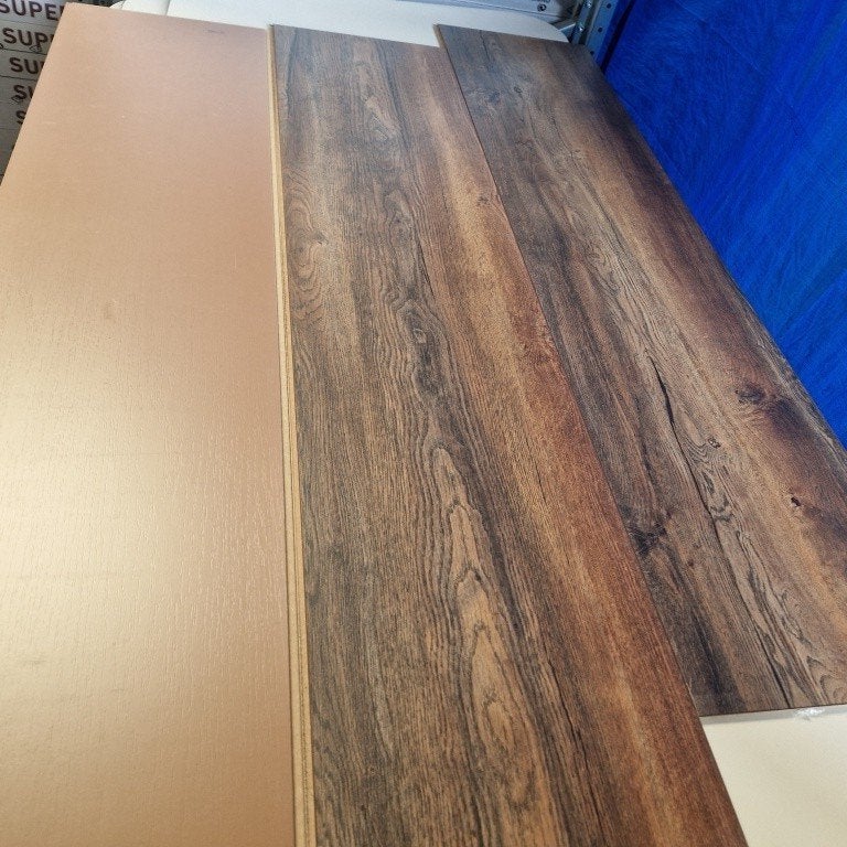 Restpartij 60,7 m2 laminaat Surprise Tiles Plus STP817, Doe-het-zelf en Verbouw, Vloerdelen en Plavuizen, Ophalen, Dehg.info@swisskrono.com