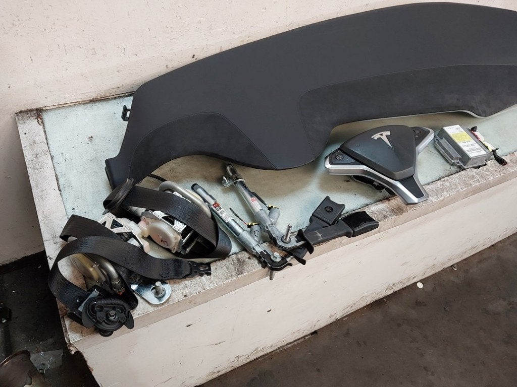 Airbag Set + Dashboard Tesla Model S 2017 106069511C, Auto-onderdelen, Germany_Sales@tesla.com, Gebruikt, Overige automerken, Ludwig-Prandtl-Straße 27 - 29, Berlin 12526, , Duitsland