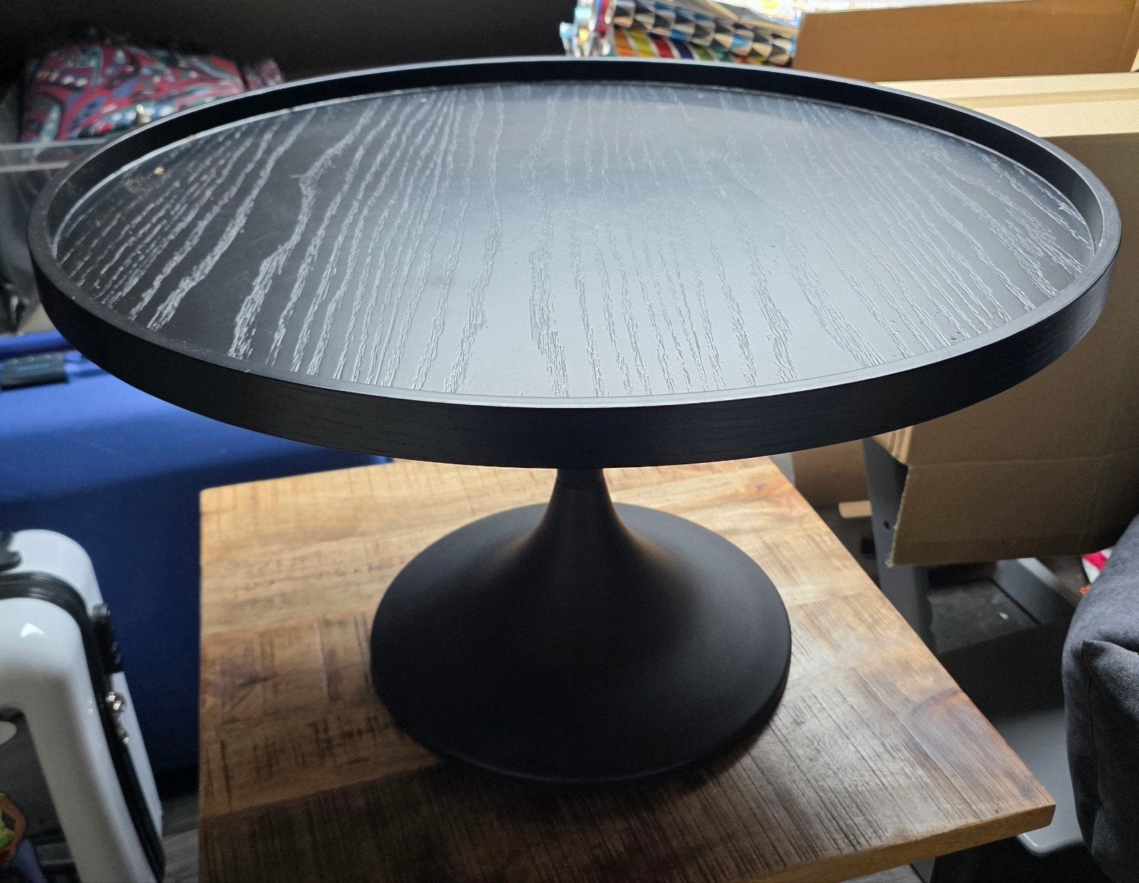 Moderne zwarte bijzettafel met ronde vorm,nergens beschadigd, Ophalen, Minder dan 45 cm, Rond, 55 tot 75 cm