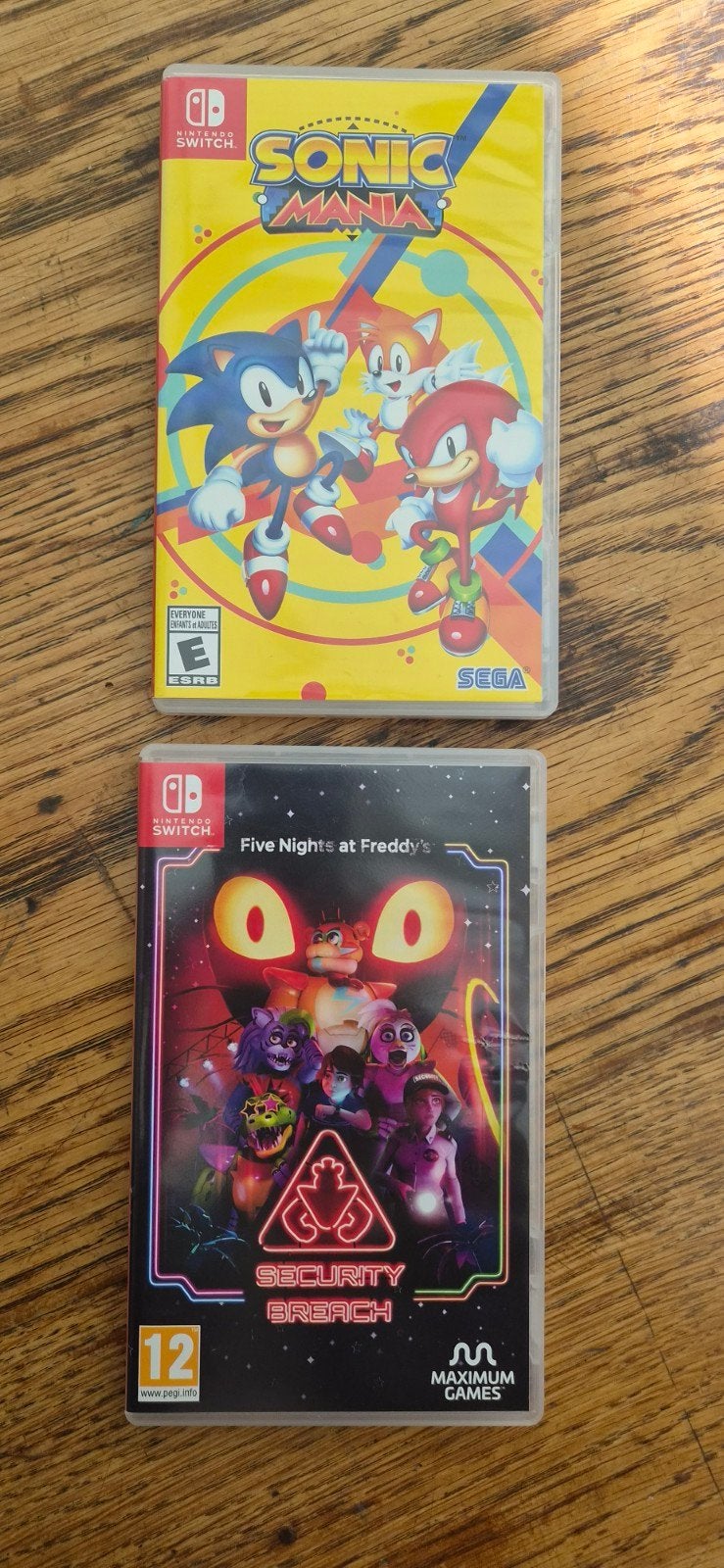 Nintendo Switch games: Sonic Mania & Five Nights at Freddy's, Ophalen of Verzenden, Zo goed als nieuw, Switch Original, Met games